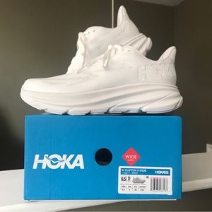 HOKA Clifton 9 WIDE all white sneakers